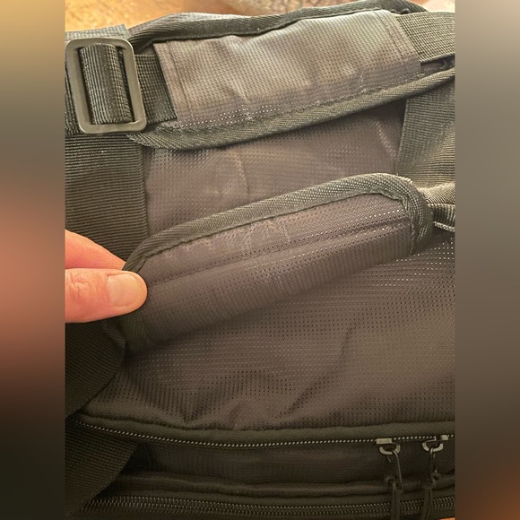 NEW MINT & UNUSED “SWISS GEAR” NYLON 20” DUFFLE GYM & TRAVEL BAG SWISS ARMY BAG - Picture 4 of 14